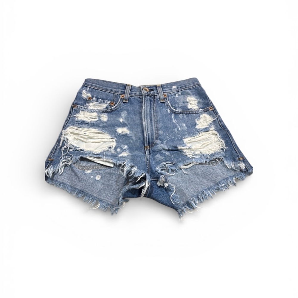 Rag & Bone Women’s Cutoff Distressed medium wash jean shorts Size 23